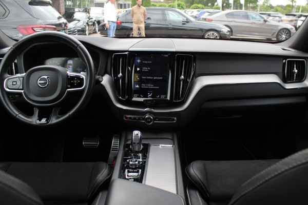 Volvo XC60 2.0 T8 AWD Polestar Engineered / Trekhaak / Panoramadak / 360Camera / Head-up / Leder / Harman Kardon / 22'' / Keyless / Intr.voorverwarming / Stuur+Stoelverwarming / Virtual Cockpit / CarPlay / DAB / Dodehoek / ACC
