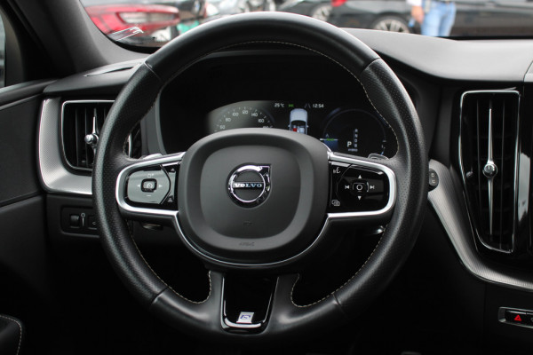 Volvo XC60 2.0 T8 AWD Polestar Engineered / Trekhaak / Panoramadak / 360Camera / Head-up / Leder / Harman Kardon / 22'' / Keyless / Intr.voorverwarming / Stuur+Stoelverwarming / Virtual Cockpit / CarPlay / DAB / Dodehoek / ACC