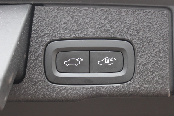 Volvo XC60 2.0 T8 AWD Polestar Engineered / Trekhaak / Panoramadak / 360Camera / Head-up / Leder / Harman Kardon / 22'' / Keyless / Intr.voorverwarming / Stuur+Stoelverwarming / Virtual Cockpit / CarPlay / DAB / Dodehoek / ACC