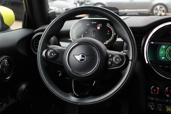 MINI Mini Electric Charged 33 kWh / Camera / Head-up / Leder / Harman Kardon / Keyless / 17'' / CarPlay / Stoelverwarming / Matrix LED / DAB / Cruise Control