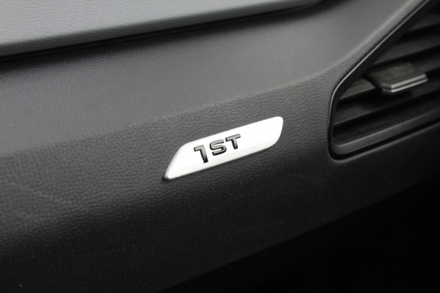 Volkswagen ID.3 First Max 58 kWh / Full option! / Panoramadak / Camera / Head-up / Keyless / 20'' / ACC / Dodehoek / Elektr. stoelen / Massage / Navigatie / Stuurverwarming