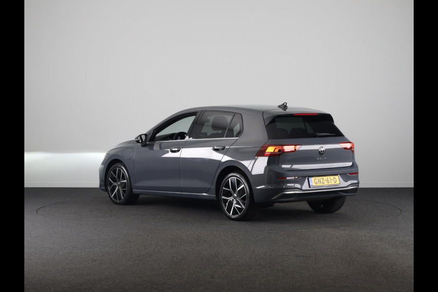 Volkswagen Golf 1.5 eHybrid 50 Edition 204 PK DSG PHEV | Verlengde garantie | Navigatie | Parkeercamera | Stoel- en stuurverwarming | 18 inch LM velgen |