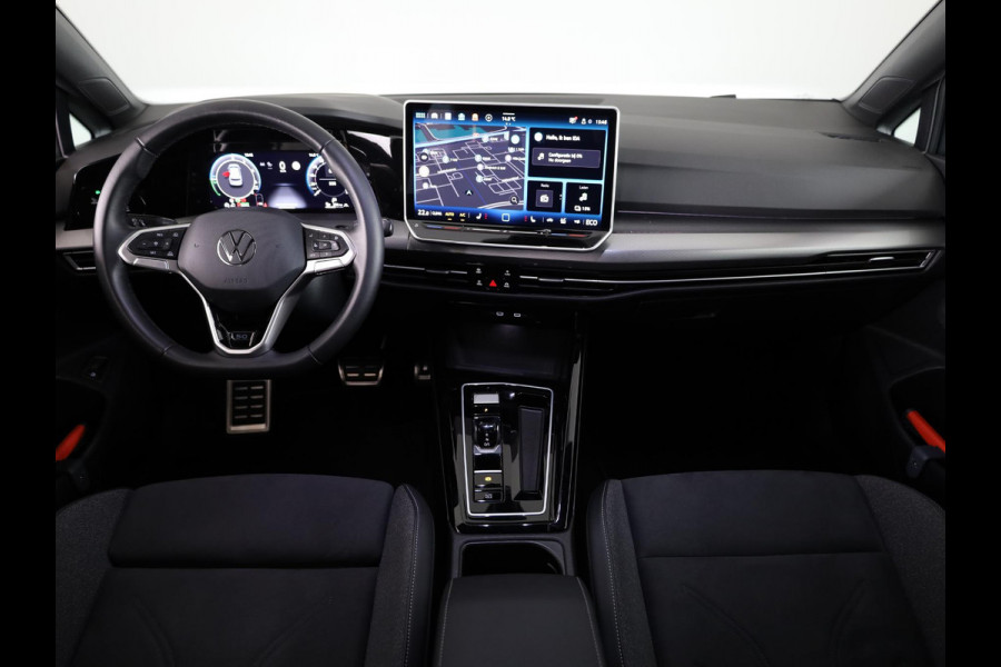 Volkswagen Golf 1.5 eHybrid 50 Edition 204 PK DSG PHEV | Verlengde garantie | Navigatie | Parkeercamera | Stoel- en stuurverwarming | 18 inch LM velgen |