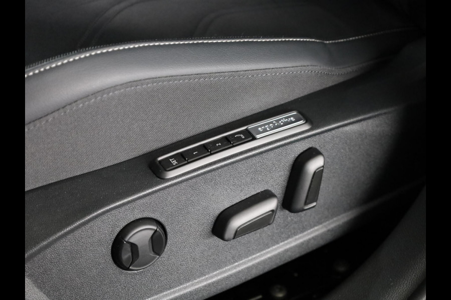 Volkswagen Golf 1.5 eHybrid 50 Edition 204 PK DSG PHEV | Verlengde garantie | Navigatie | Parkeercamera | Stoel- en stuurverwarming | 18 inch LM velgen |