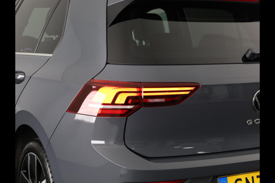 Volkswagen Golf 1.5 eHybrid 50 Edition 204 PK DSG PHEV | Verlengde garantie | Navigatie | Parkeercamera | Stoel- en stuurverwarming | 18 inch LM velgen |