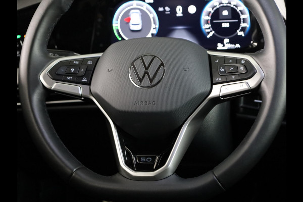 Volkswagen Golf 1.5 eHybrid 50 Edition 204 PK DSG PHEV | Verlengde garantie | Navigatie | Parkeercamera | Stoel- en stuurverwarming | 18 inch LM velgen |