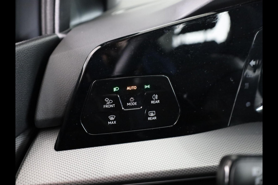 Volkswagen Golf 1.5 eHybrid 50 Edition 204 PK DSG PHEV | Verlengde garantie | Navigatie | Parkeercamera | Stoel- en stuurverwarming | 18 inch LM velgen |