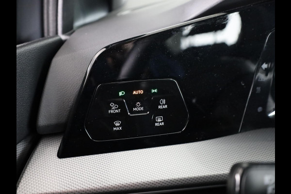 Volkswagen Golf 1.5 eHybrid 50 Edition 204 PK DSG PHEV | Verlengde garantie | Navigatie | Parkeercamera | Stoel- en stuurverwarming | 18 inch LM velgen |