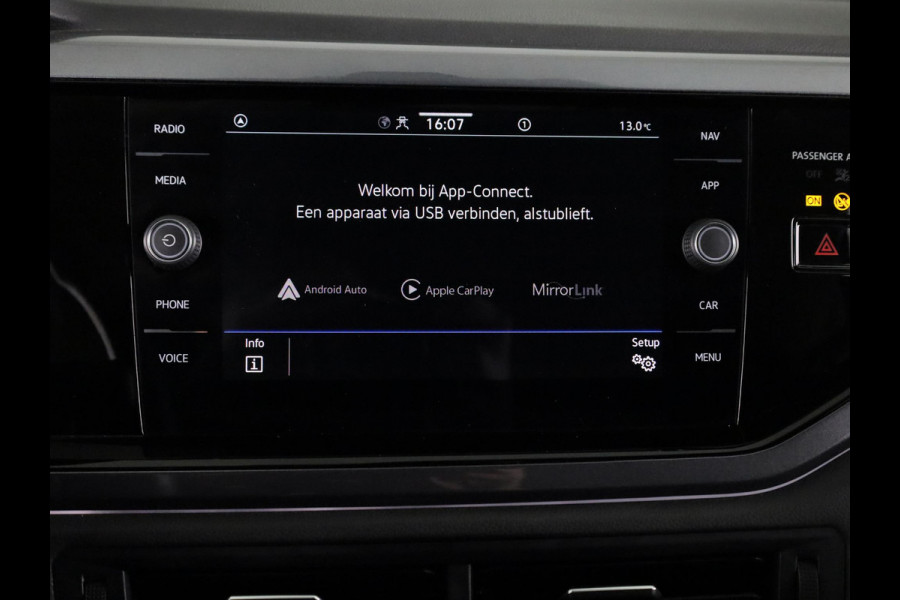 Volkswagen Polo 1.0 TSI Style 110 pk Automaat (DSG) | Navigatie via App | Parkeersensoren (Park assist) | Adaptieve cruise control | Stoelverwarming | Matrix LED koplampen |