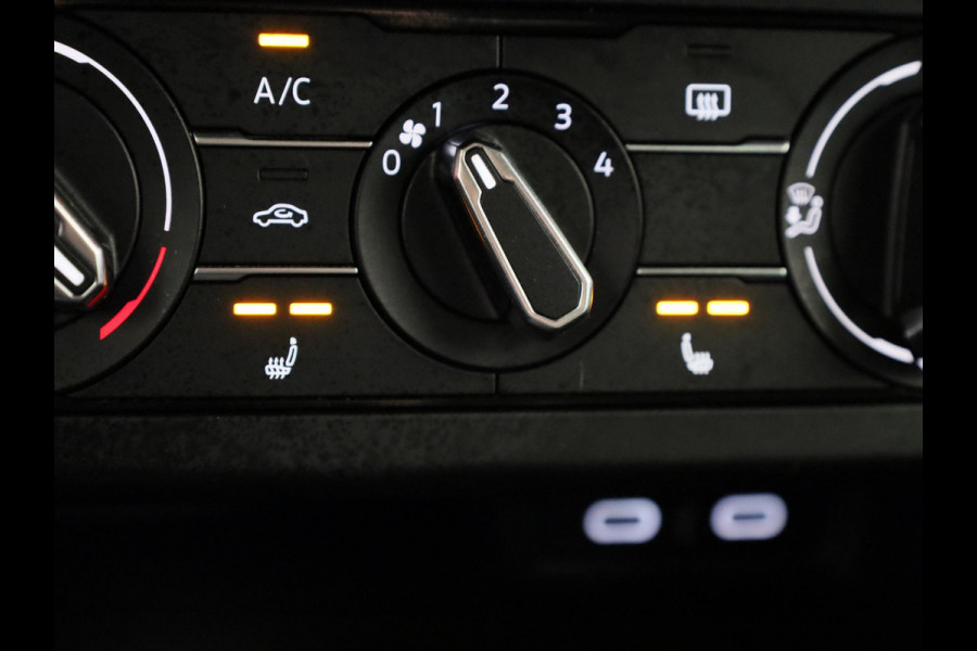 Volkswagen Polo 1.0 TSI Style 110 pk Automaat (DSG) | Navigatie via App | Parkeersensoren (Park assist) | Adaptieve cruise control | Stoelverwarming | Matrix LED koplampen |