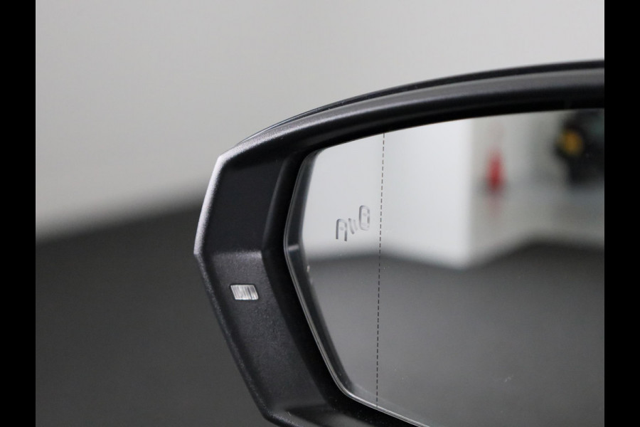 Volkswagen Polo 1.0 TSI Style 110 pk Automaat (DSG) | Navigatie via App | Parkeersensoren (Park assist) | Adaptieve cruise control | Stoelverwarming | Matrix LED koplampen |