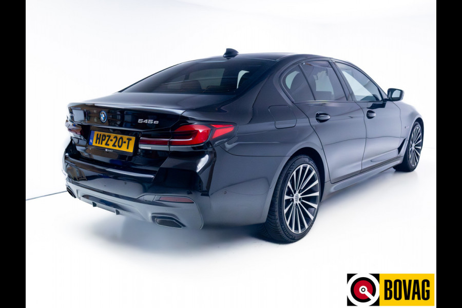 BMW 5 Serie 545e xDrive High Exec. M-sport Black Edition 394 PK automaat | Open Dak | Trekhaak elec. | 360 Camera, Stoel- en stuurverwarming