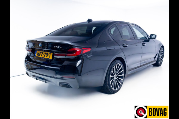BMW 5 Serie 545e xDrive High Exec. M-sport Black Edition 394 PK automaat | Open Dak | Trekhaak elec. | 360 Camera, Stoel- en stuurverwarming