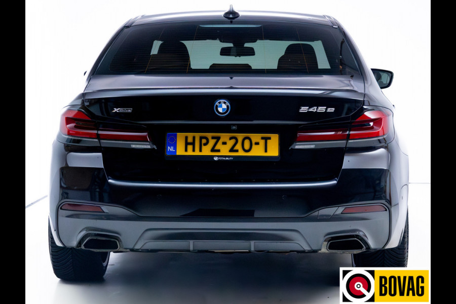 BMW 5 Serie 545e xDrive High Exec. M-sport Black Edition 394 PK automaat | Open Dak | Trekhaak elec. | 360 Camera, Stoel- en stuurverwarming