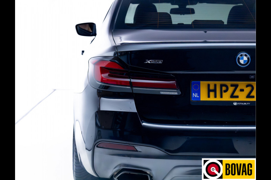 BMW 5 Serie 545e xDrive High Exec. M-sport Black Edition 394 PK automaat | Open Dak | Trekhaak elec. | 360 Camera, Stoel- en stuurverwarming