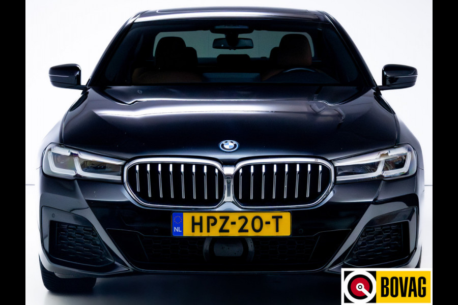 BMW 5 Serie 545e xDrive High Exec. M-sport Black Edition 394 PK automaat | Open Dak | Trekhaak elec. | 360 Camera, Stoel- en stuurverwarming