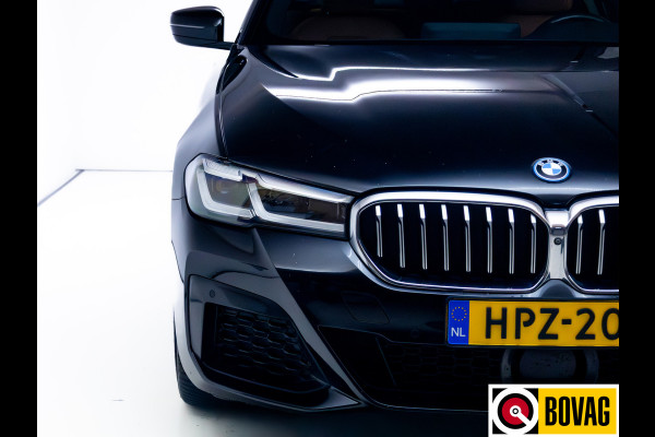BMW 5 Serie 545e xDrive High Exec. M-sport Black Edition 394 PK automaat | Open Dak | Trekhaak elec. | 360 Camera, Stoel- en stuurverwarming