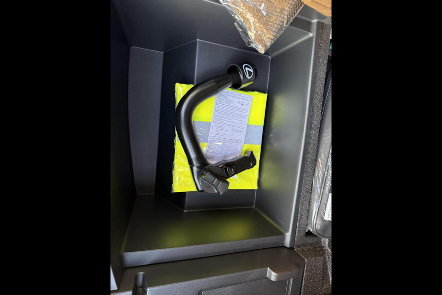 Lexus NX 450h+ AWD Luxury Line TREKHAAK LEDER