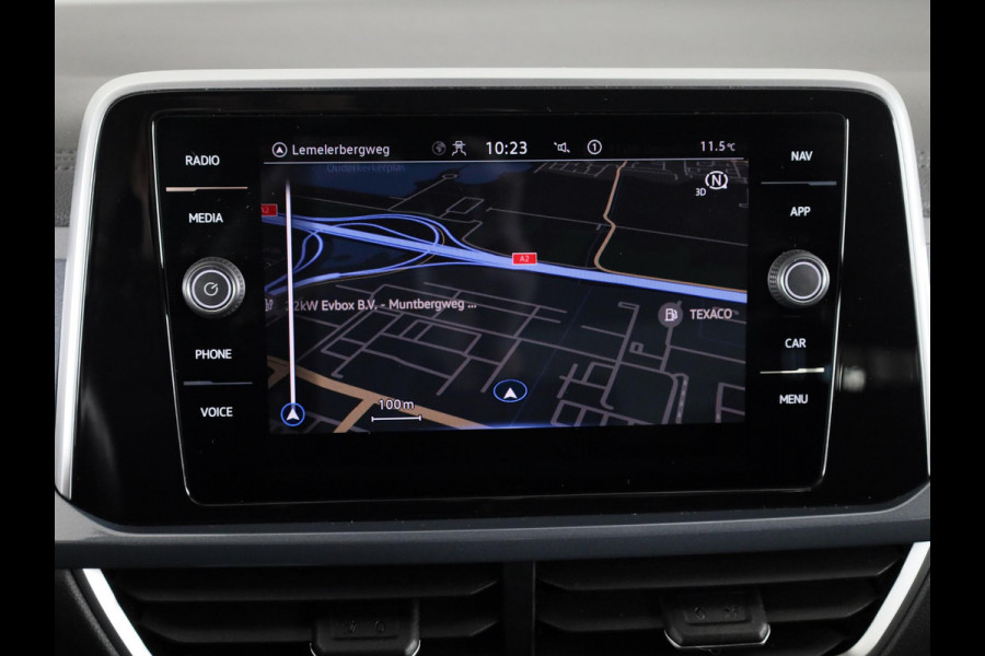 Volkswagen T-Roc 1.5 TSI Style 150 pk Automaat (DSG) | Navigatie | Parkeersensoren (Park assist) | Adaptieve cruise control | Stoelverwarming |