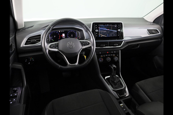 Volkswagen T-Roc 1.5 TSI Style 150 pk Automaat (DSG) | Navigatie | Parkeersensoren (Park assist) | Adaptieve cruise control | Stoelverwarming |