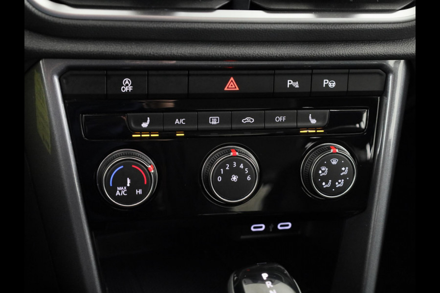 Volkswagen T-Roc 1.5 TSI Style 150 pk Automaat (DSG) | Navigatie | Parkeersensoren (Park assist) | Adaptieve cruise control | Stoelverwarming |