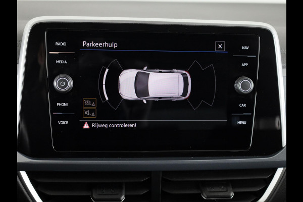 Volkswagen T-Roc 1.5 TSI Style 150 pk Automaat (DSG) | Navigatie | Parkeersensoren (Park assist) | Adaptieve cruise control | Stoelverwarming |