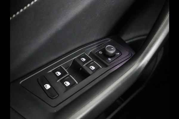 Volkswagen T-Roc 1.5 TSI Style 150 pk Automaat (DSG) | Navigatie | Parkeersensoren (Park assist) | Adaptieve cruise control | Stoelverwarming |