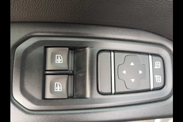 Renault Trafic 2.0 dCi 131 pk T29 L2-H1 dubbele-cabine 6 persoons Work Edition uitvoering !!!