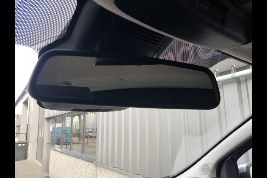 Renault Trafic 2.0 dCi 131 pk T29 L2-H1 dubbele-cabine 6 persoons Work Edition uitvoering !!!