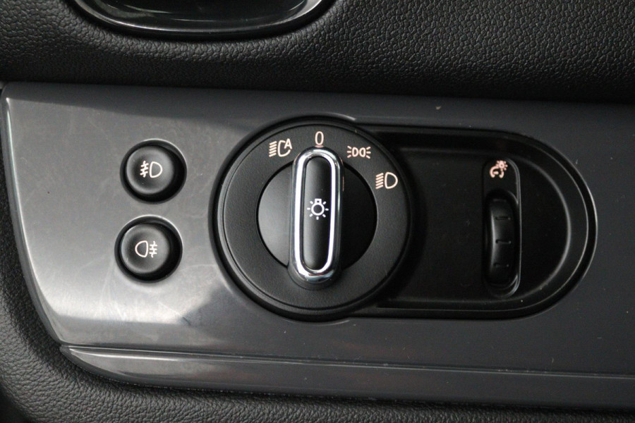 MINI Countryman 1.5 Cooper Business Edition Automaat (NAVIGATIE, CARPLAY, PARKEERSENSOREN, LED, CRUISE, SPORTSTOELEN)