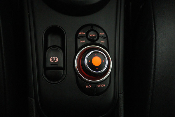 MINI Countryman 1.5 Cooper Business Edition Automaat (NAVIGATIE, CARPLAY, PARKEERSENSOREN, LED, CRUISE, SPORTSTOELEN)