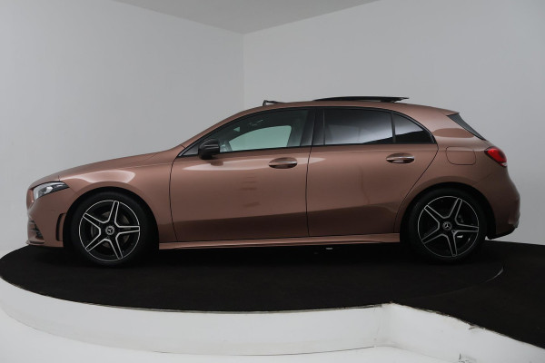 Mercedes-Benz A-Klasse 180 Business Solution AMG Automaat (PANORAMADAK, SFEERVERLICHTING, CAMERA, STOELVERWARMING, 1e EIGENAAR)