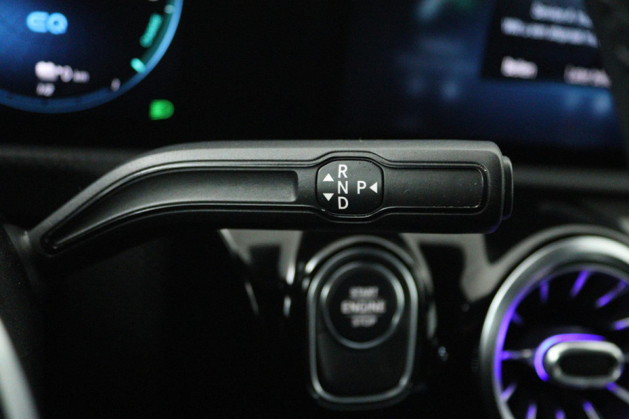 Mercedes-Benz A-Klasse 250 e Business Solution Luxury Limited (SFEERVERLICHTING, STOELVERWARMING, LEDER, 1e EIGENAAR, CAMERA)