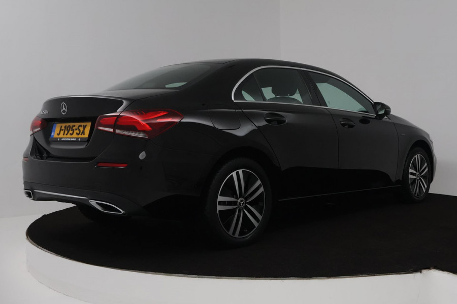 Mercedes-Benz A-Klasse 250 e Business Solution Luxury Limited (SFEERVERLICHTING, STOELVERWARMING, LEDER, 1e EIGENAAR, CAMERA)