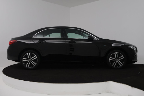 Mercedes-Benz A-Klasse 250 e Business Solution Luxury Limited (SFEERVERLICHTING, STOELVERWARMING, LEDER, 1e EIGENAAR, CAMERA)