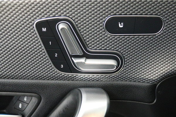 Mercedes-Benz A-Klasse 250 e Business Solution Luxury Limited (PANORAMADAK, SFEERVERLICHTING, CAMERA, ELEKT. STOELEN, 1e EIGENAAR)