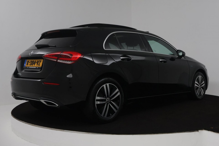 Mercedes-Benz A-Klasse 250 e Business Solution Luxury Limited (PANORAMADAK, SFEERVERLICHTING, CAMERA, ELEKT. STOELEN, 1e EIGENAAR)