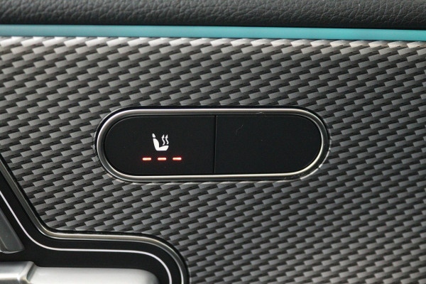 Mercedes-Benz A-Klasse 250 e Business Solution Luxury Limited (PANORAMADAK, SFEERVERLICHTING, CAMERA, ELEKT. STOELEN, 1e EIGENAAR)