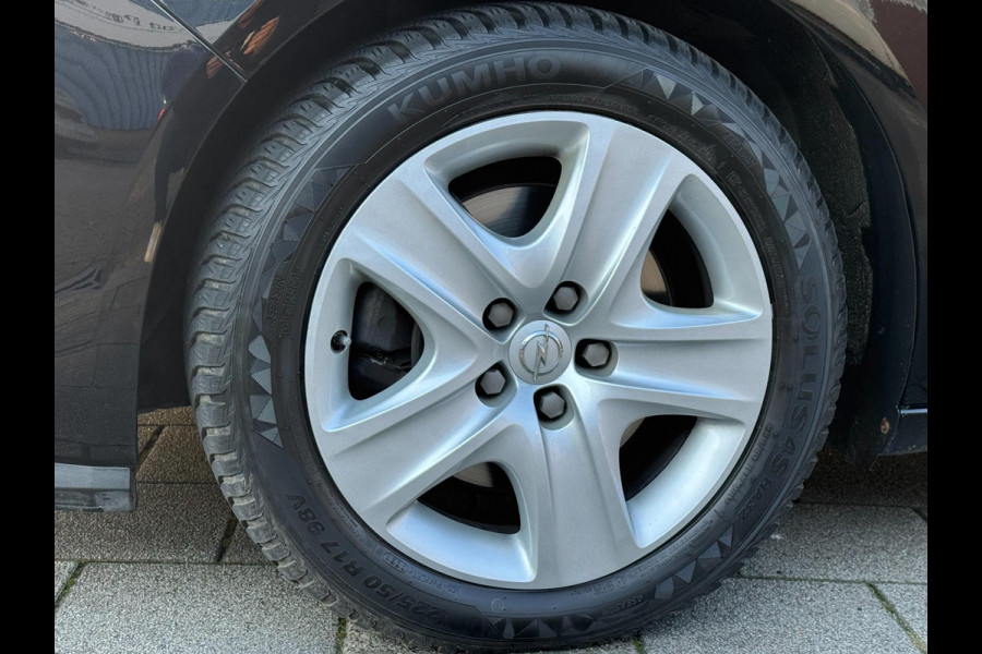 Opel Zafira 1.6 Turbo 120 Jahre Edition 7persoons I Navigatie I Airco I PDC I Achteruitrij camera I LED I Trekhaak I Dealer onderh