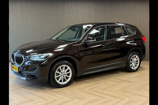 BMW X1 SDrive18i High Executive Edition AUT. NAVIGATIE CAMERA PDC CRUISE KEYLESS-GO STOELVERWARMING