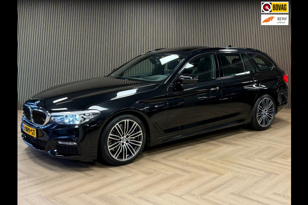 BMW 5 Serie Touring 540i M xDrive High Executive AUT. PANORAMADAK HEAD-UP NAVIGATIE CAMERA STOELVERWARMING LEDER SFEERVERLICHTING