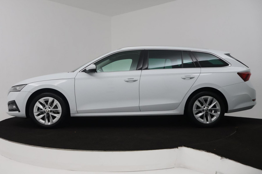 Škoda Octavia Combi 1.0 e-TSI Business Edition Plus Automaat (NAVIGATIE, TREKHAAK, STOELVERWARMING, CARPLAY, GOED ONDERHOUDEN)