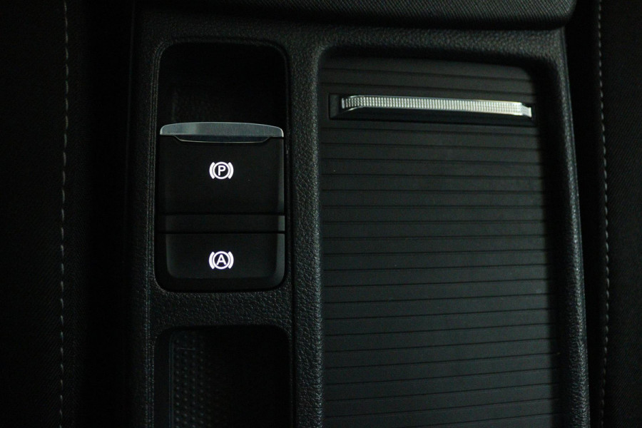 Škoda Octavia Combi 1.0 e-TSI Business Edition Plus Automaat (NAVIGATIE, TREKHAAK, STOELVERWARMING, CARPLAY, GOED ONDERHOUDEN)