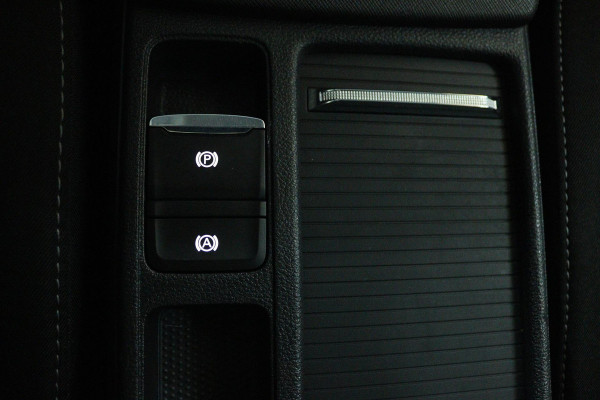 Škoda Octavia Combi 1.0 e-TSI Business Edition Plus Automaat (NAVIGATIE, TREKHAAK, STOELVERWARMING, CARPLAY, GOED ONDERHOUDEN)