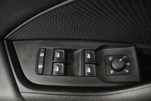 Škoda Octavia Combi 1.0 e-TSI Business Edition Plus Automaat (NAVIGATIE, TREKHAAK, STOELVERWARMING, CARPLAY, GOED ONDERHOUDEN)