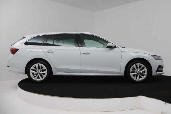 Škoda Octavia Combi 1.0 e-TSI Business Edition Plus Automaat (NAVIGATIE, TREKHAAK, STOELVERWARMING, CARPLAY, GOED ONDERHOUDEN)