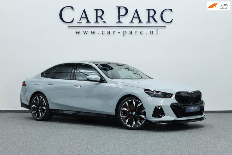 BMW 5 Serie 550e xDrive 489+PK M-Performance LASERLIGHT/BOWERS & WILKINS/PANO/LEDER/HUD/20" LMV/360 CAM/ACC/ECC/FABRIEKSGARANTIE!