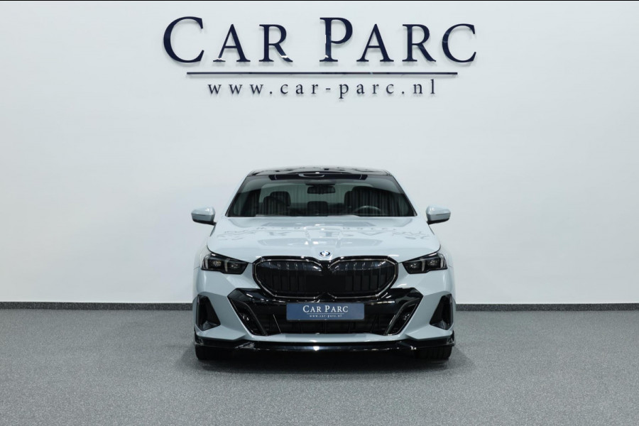 BMW 5 Serie 550e xDrive 489+PK M-Performance LASERLIGHT/BOWERS & WILKINS/PANO/LEDER/HUD/20" LMV/360 CAM/ACC/ECC/FABRIEKSGARANTIE!