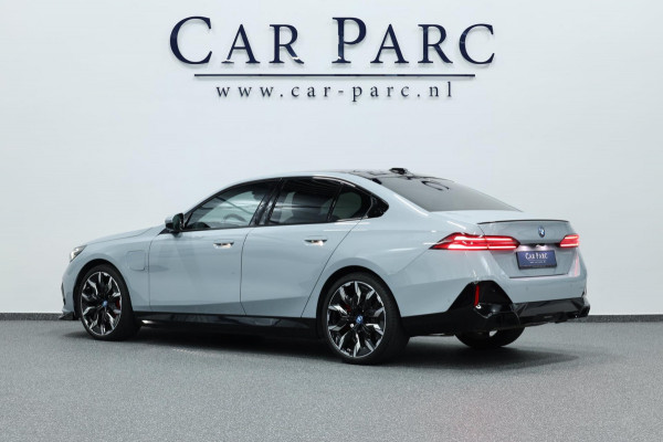 BMW 5 Serie 550e xDrive 489+PK M-Performance LASERLIGHT/BOWERS & WILKINS/PANO/LEDER/HUD/20" LMV/360 CAM/ACC/ECC/FABRIEKSGARANTIE!