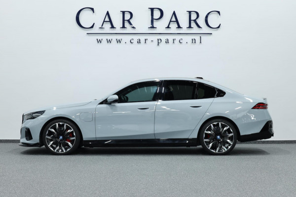 BMW 5 Serie 550e xDrive 489+PK M-Performance LASERLIGHT/BOWERS & WILKINS/PANO/LEDER/HUD/20" LMV/360 CAM/ACC/ECC/FABRIEKSGARANTIE!